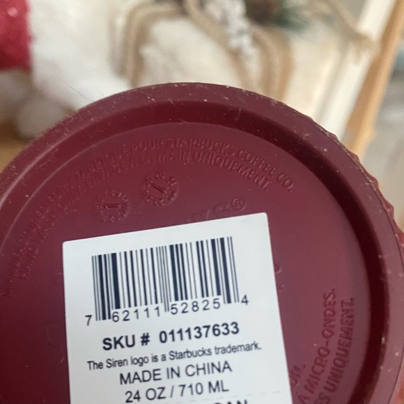 Pretty Starbucks Holiday Tumbler - Picture 3 of 3